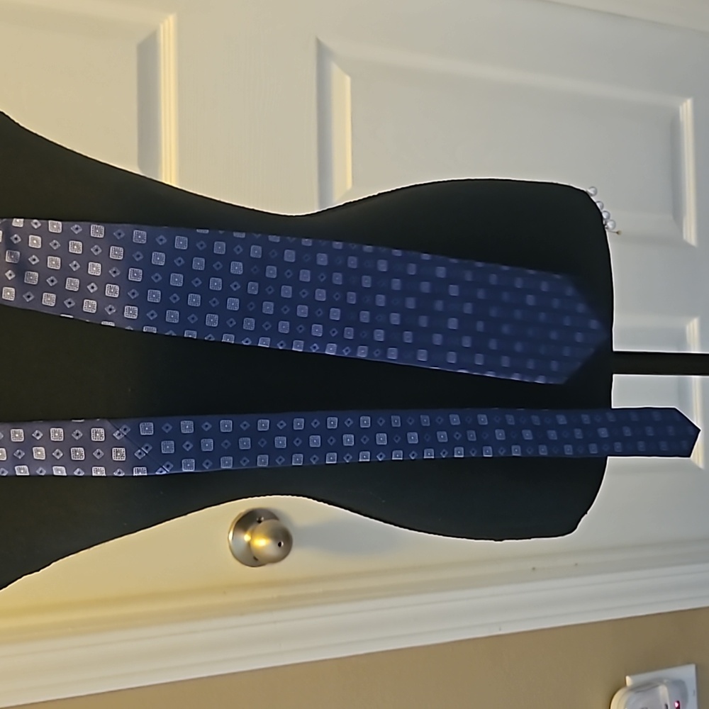 Brooks Brothers Navy Blue Geometric Silk Tie